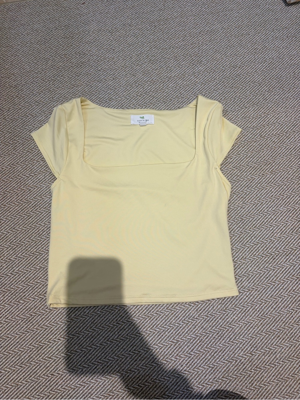 Square Neck Cap-Sleeve Crop Top in Pale Yellow
